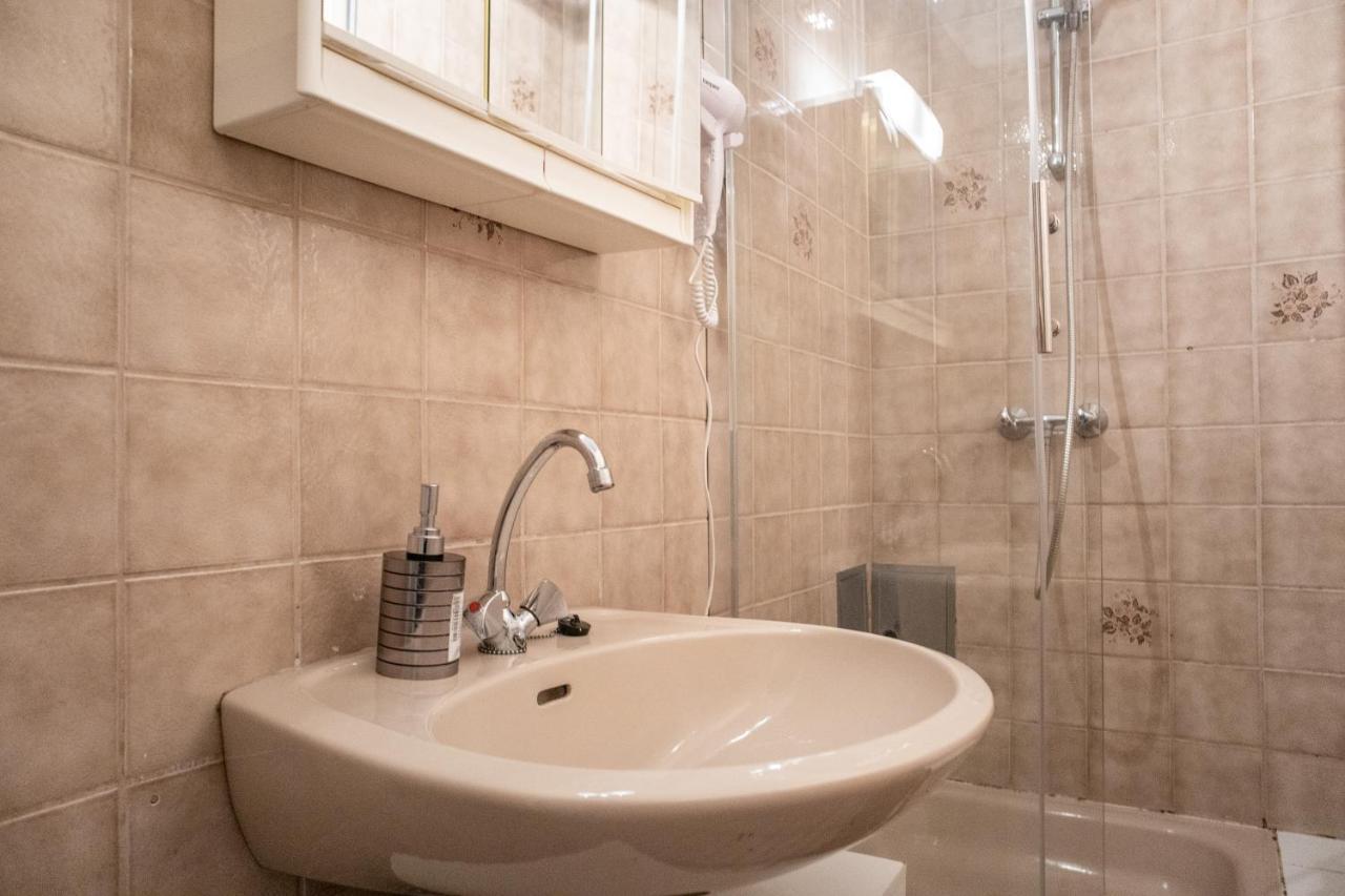 Roomy 2Br Apt. Near Akh -Perfect For Longstays Wiedeń Zewnętrze zdjęcie